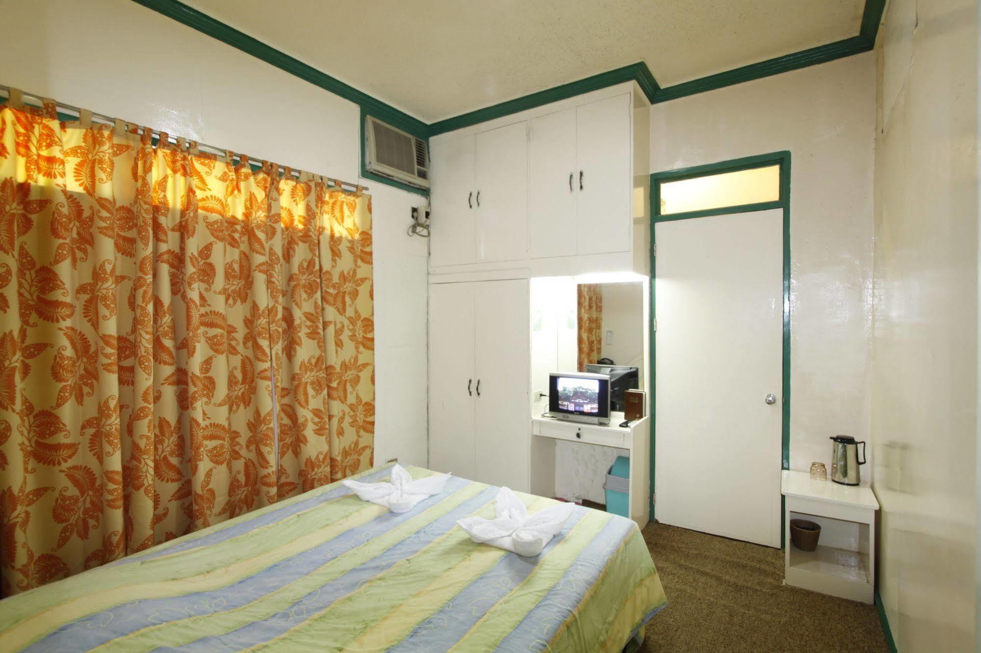 Villa Alzhun Tourist Inn And Restaurant Tagbilaran City Exterior foto